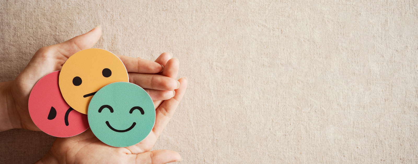 cartões que representam diferentes emoções