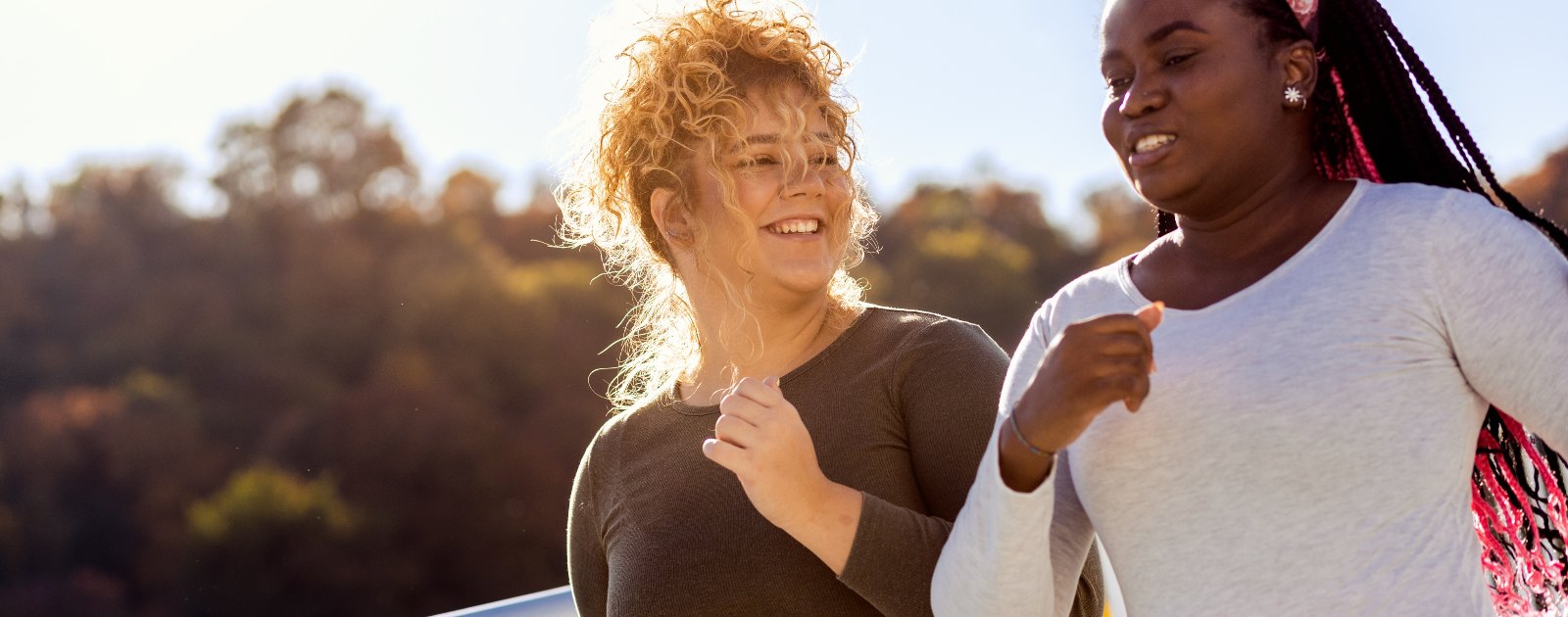 duas mulheres a correr