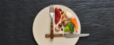 alimentos dispostos num terço de um prato
