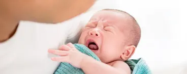 bebé a chorar por causa dos sapinhos na boca