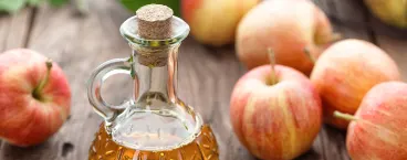frasco com vinagre de maçã