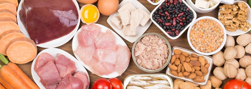 fígado, carne de aves e frutos secos