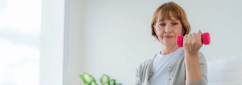 mulher a fazer exercício para tratar atrofia muscular