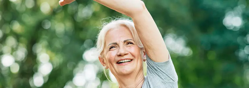 senhora a fazer exercício físico