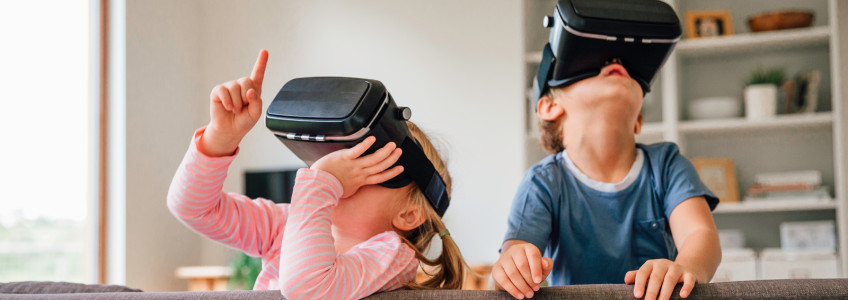 Crianças a jogar Realidade Virtual