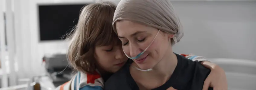 doente com leucemia recebe abraço da filha