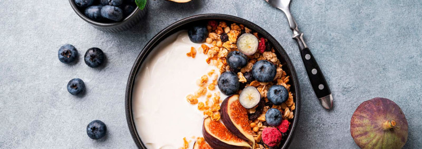 taça de iogurte com fruta